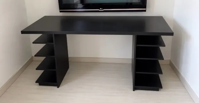 Mesa MDF preta para computador