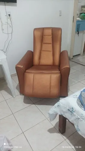 Vendo confortável poltrona reclinável