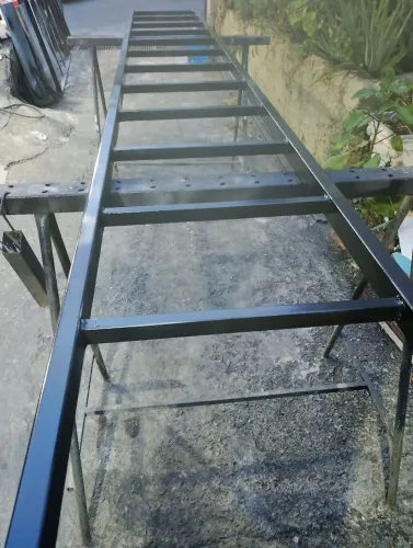 Escada de Metalon