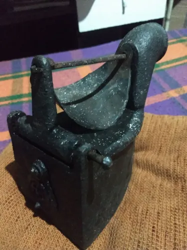 Ferro de Passar Roupas a Brasa Muito Antigo Aproveite