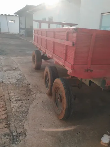 Carreta agrícola com três eixos
