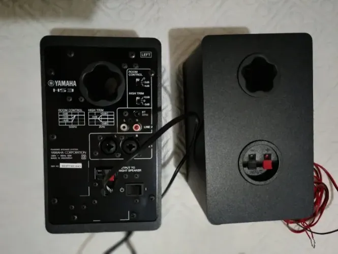 MONITOR YAMAHA HS3 PRETO - NOVO