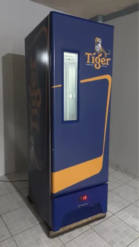 Cervejeira vertical metal frio