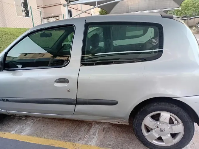Renault Clio Authentique 1.0 8V 3P 2006
