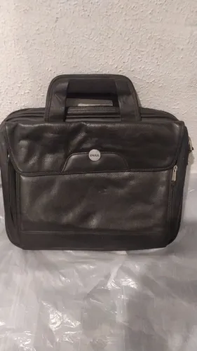 Bolsa Dell p notebook preta couro? Inteira e com alça. Enviou ou entrega em mãos. Chama