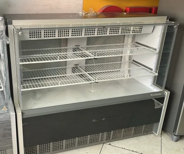 Balcão Gelopar refrigerado para bolos e tortas