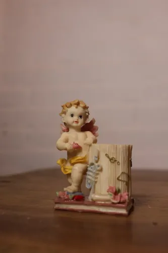 castiçal anjinho em resina anjo antigo antiquario bibelô decoração miniatura vintage arte