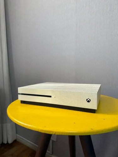Xbox One S Branco + 2 Controles (Leiam a Descrição)