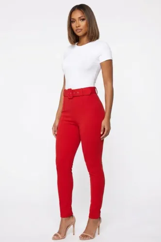 Calça vermelha com cinto NOVA