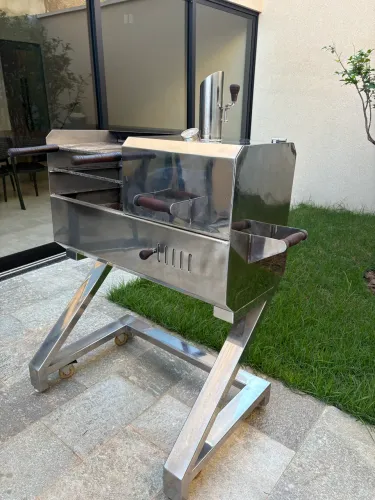 Churrasqueira 100% em inox 3 em 1, grelha, bafo e pit defumador