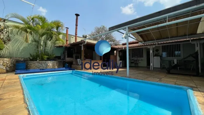 CASA I 4 QUARTOS I 5 VAGAS I BAIRRO CASTELO I ÁREA CONSTRUÍDA DE 338 M²