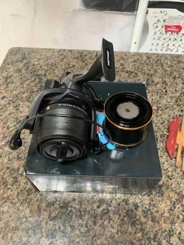 Vendo molinete com linha