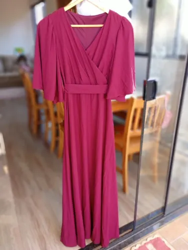 Vestido de festa marsala