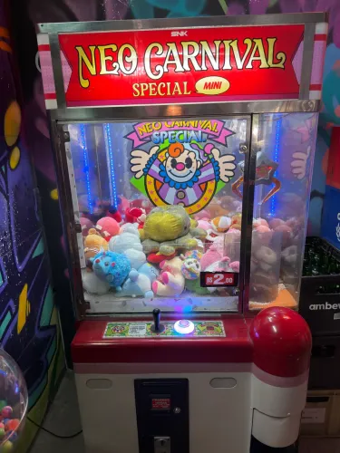 MÁQUINA DE PELÚCIA NEO CARNIVAL