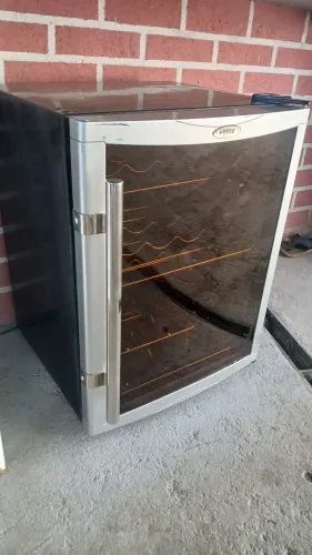 Adega em forma de frigobar