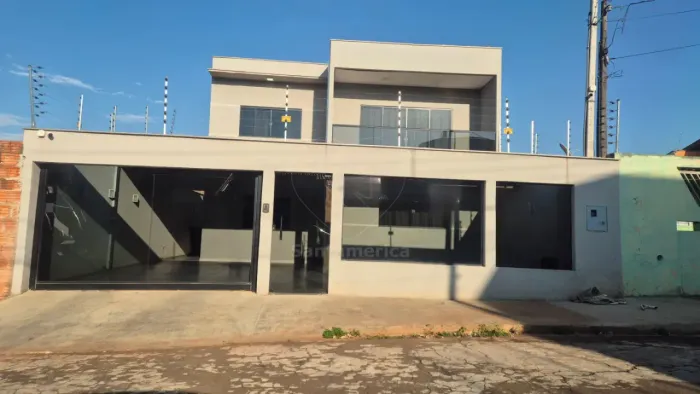 Casa para venda com 3 quartos e sacada, próximo da Avenida Saul Elkind, Zona Norte de Lond