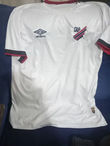 Camisa do Atlético paranaense original, marca umbro, usada em estado de Nova, 