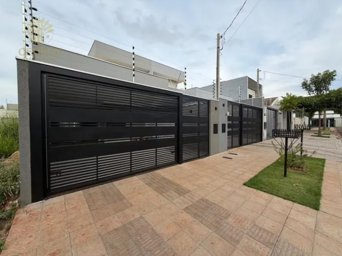Casa à venda em Maringá, Jardim Canadá, com 3 quartos, com 122.6 m²