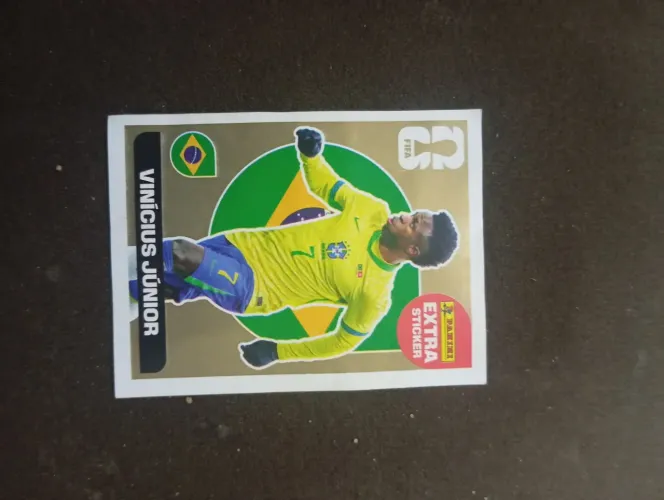 Figurinha da copa Lendária Dourada do Vinícius Júnior