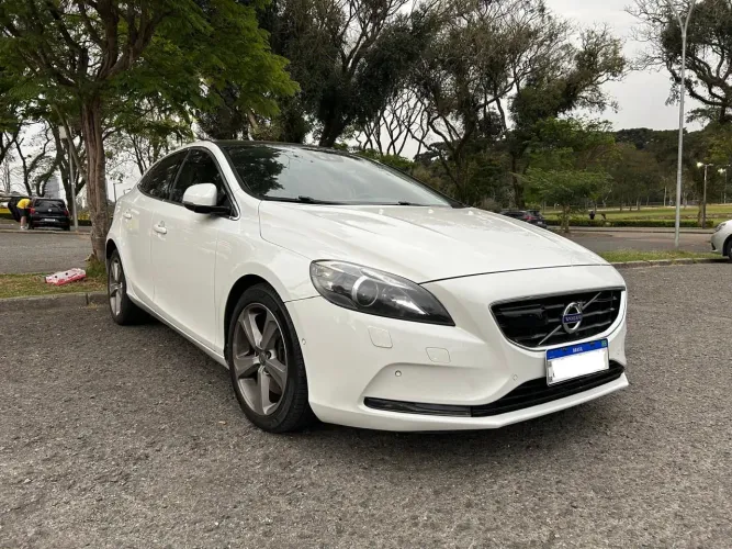Volvo V40 T4 Dynamic 2014 C/ Pacote Safety
