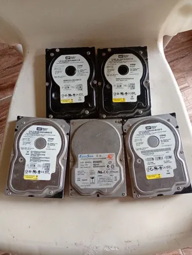 VENDO 5 HD DE 80GB CADA UM .