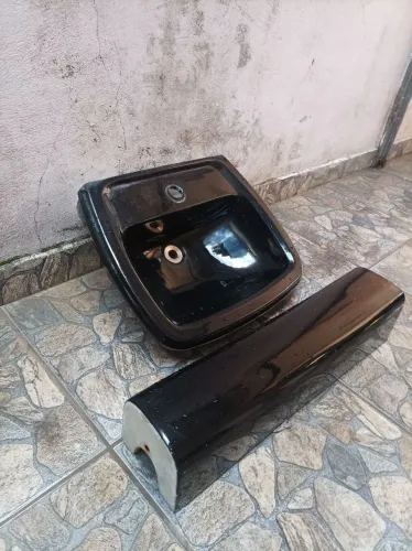 Pia de banheiro com coluna 