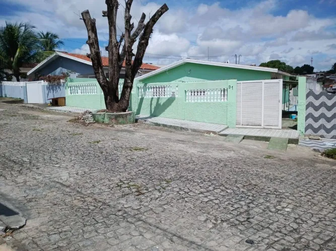 Casa ampla no Bairro dos Ipês.