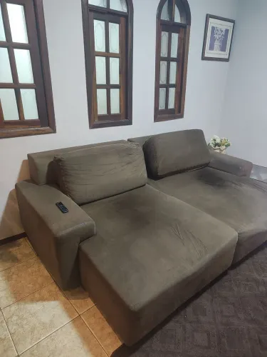 Sofá chaise 200 reais em bom estado.