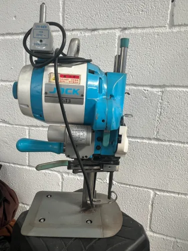 Máquina de Corte Vertical Jack JK-T3 Para Confecção