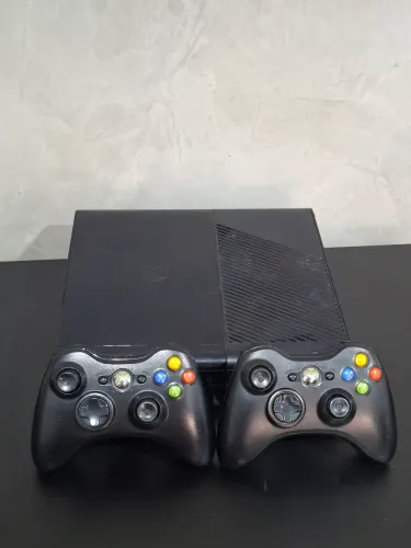 Xbox 360E Slim Destravado LTU 2 Controles