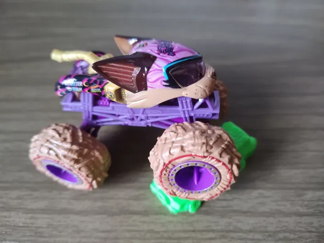 Hot Wheels Monster Trucks Monster High Clawdeen Wolf