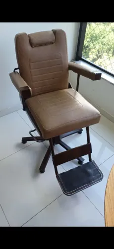 Cadeira De Barbeiro Hidráulica Reclinável Robusta - Super Conservada
