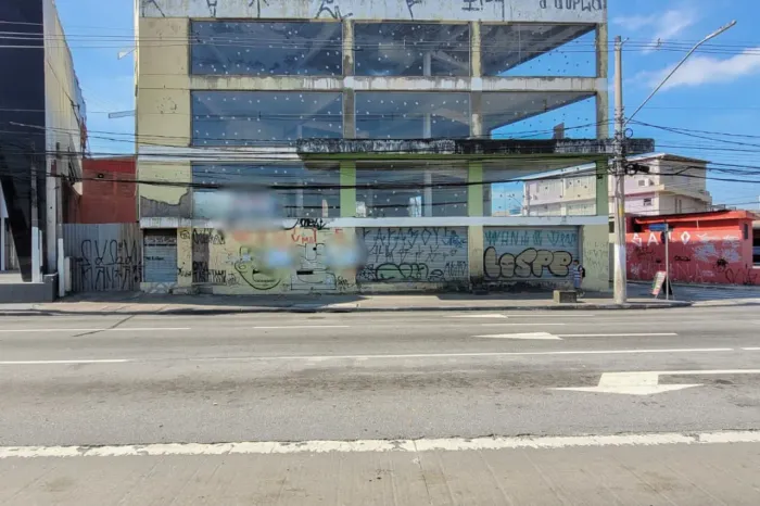 Loja na Avenida Guarapiranga, 811 - Loja terrea  400 m²