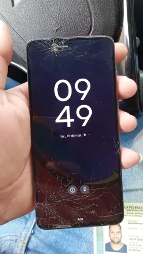 Celular moto G 84 tela trincada