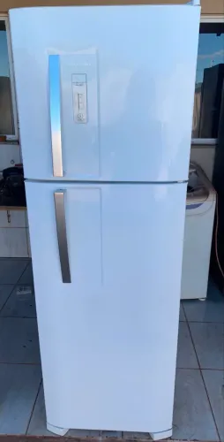 Vendo Geladeira Electrolux frosfree
