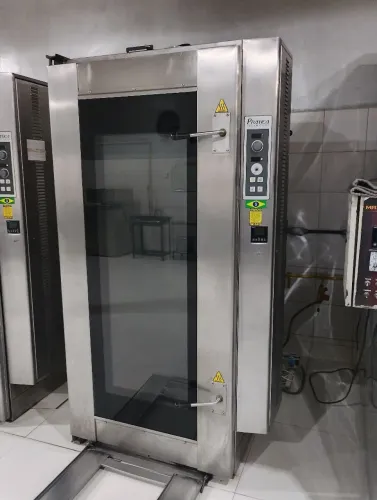 Forno prática a gás todo em aço inox acompanha 2 carrinho com capacidade de 50 assadeiras