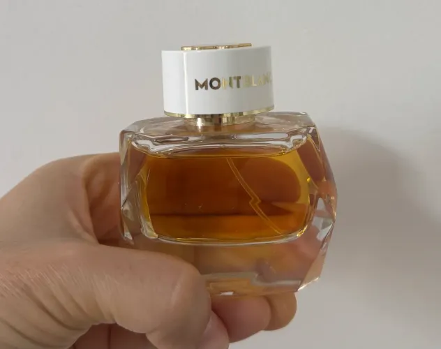 Perfume (desapego).
