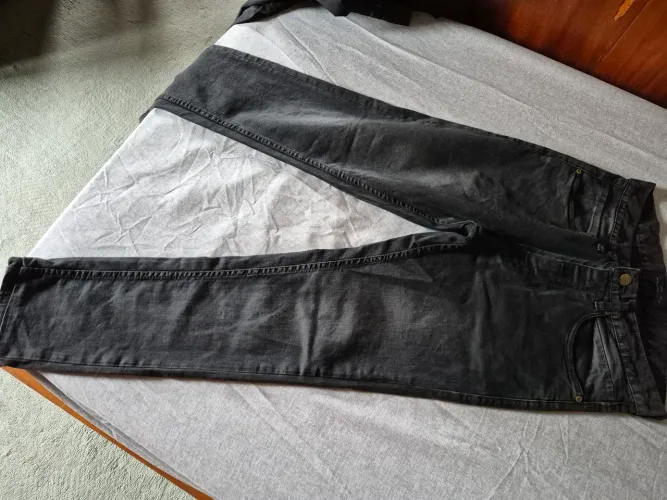 Jeans preta Zara