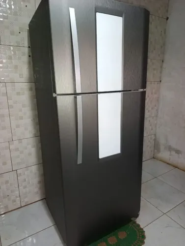 Vendo geladeira Eletrolux semi nova
