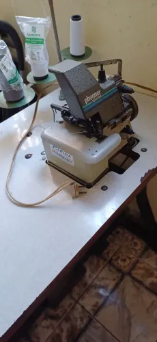 Máquina costura  overlock 