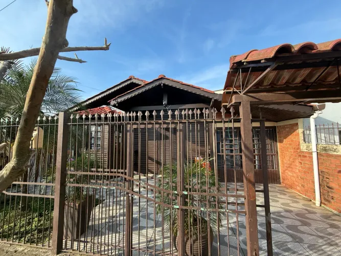 Casa com piscina ( fica no bairro Rio Branco, perto da 448)