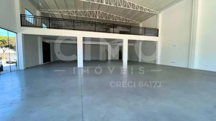 Galpão Comercial para Venda 582m² com Mezanino e Excelente Localização