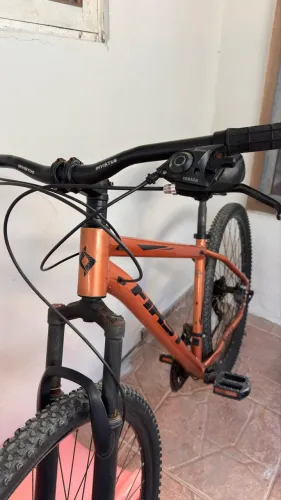 Bicicleta aro 29 alumínio , 21 marchas