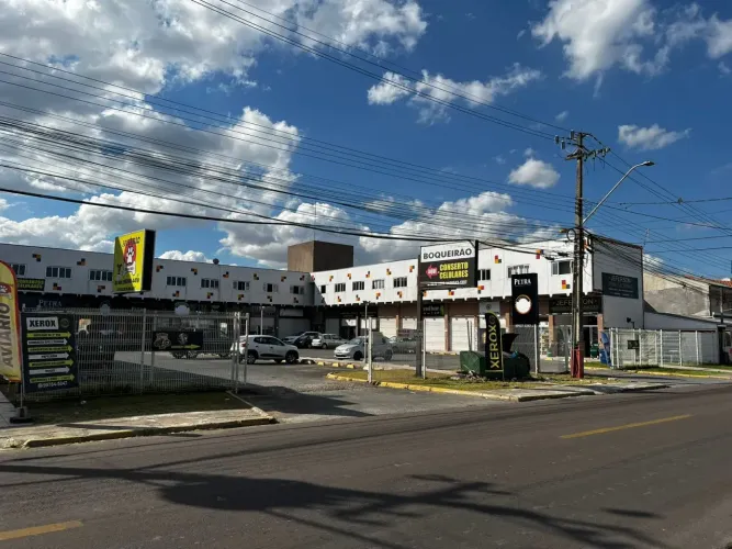 Ponto comercial/Loja/Box para venda possui 1705 metros quadrados em Boqueirão - Curitiba -
