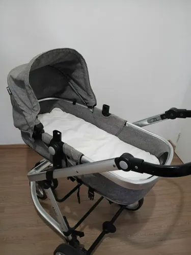 Vendo carrinho de bebê!! Marca Sefaty 1st em excelentes condições...
