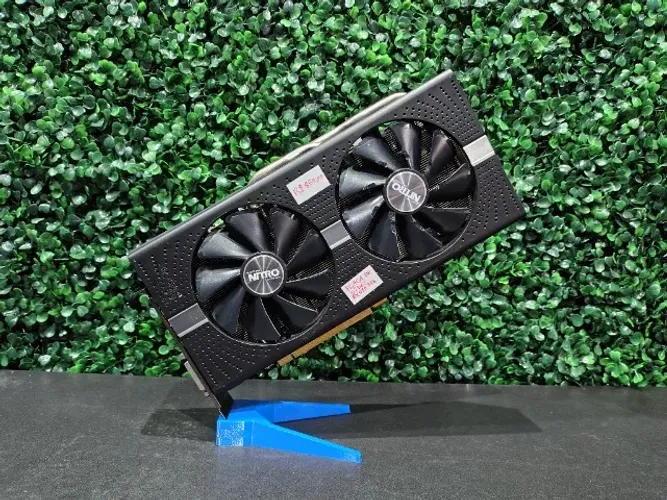 Placa De Vídeo Sapphire Nitro+ AMD Radeon RX 580 8GB Para Jogos E Edição