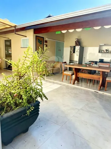 Casa com 3 quartos, suíte, área gourmet e + de 5 vagas no Jardim Marchissolo em Sumaré-SP.