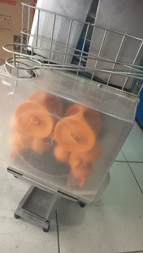 VENDO MÁQUINA DE SUCO PROFISSIONAL 