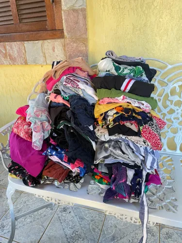 Lote de roupas femininas - 85 peças 