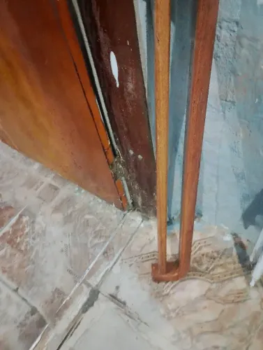 Suporte para tolhas de banheiro em madeira maciça angelim pedra. 80 cm 